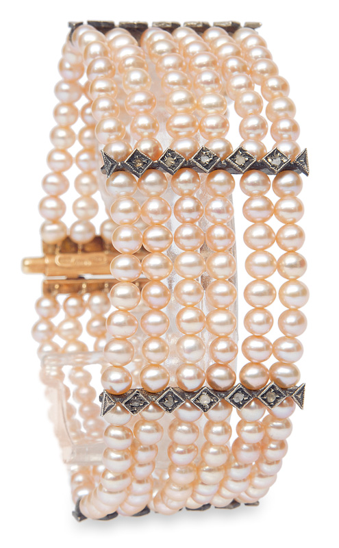 A pearl bracelet