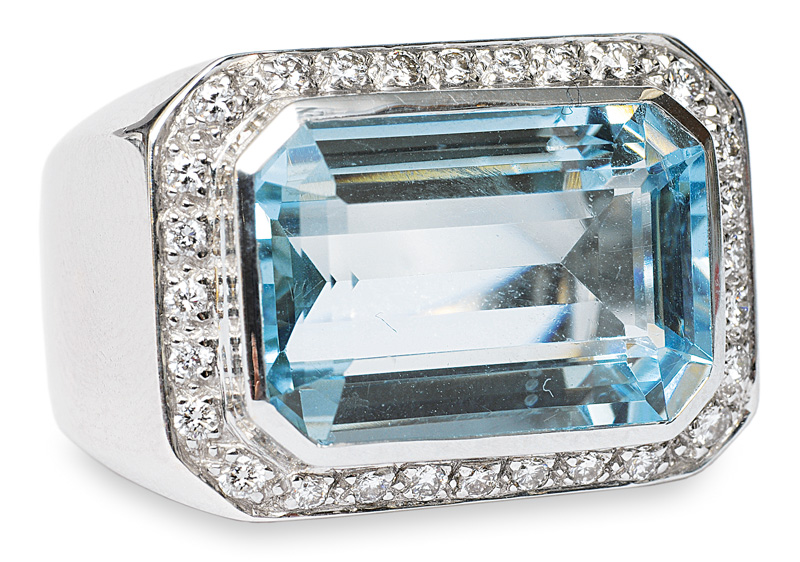 A aquamarine diamond ring