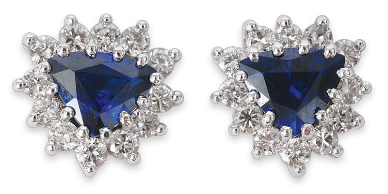 A pair of sapphire diamond earstuds