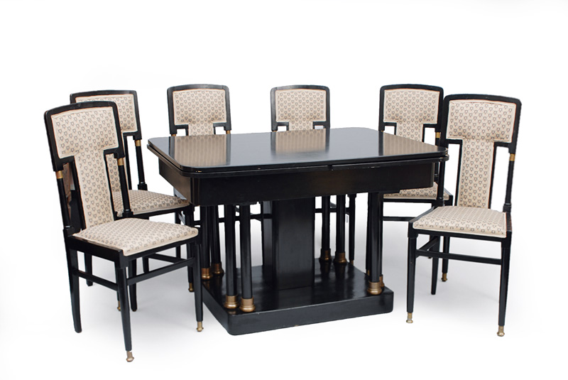 An Art Nouveau table with 6 chairs