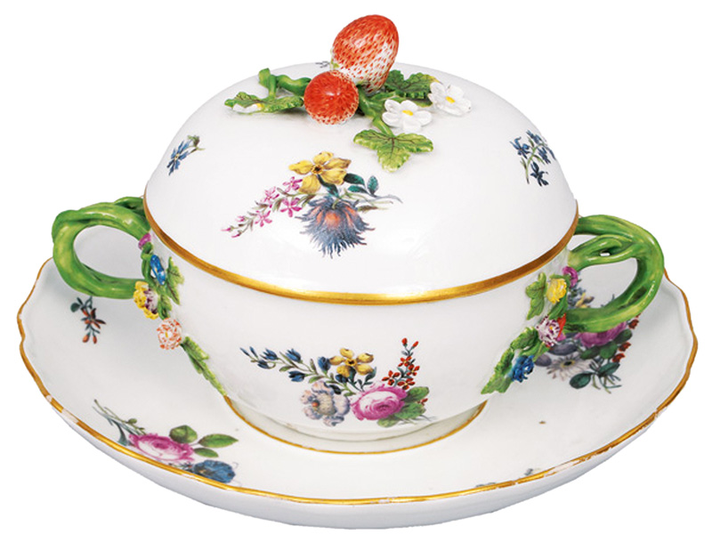 A small tureen on saucer with fine flower painting
