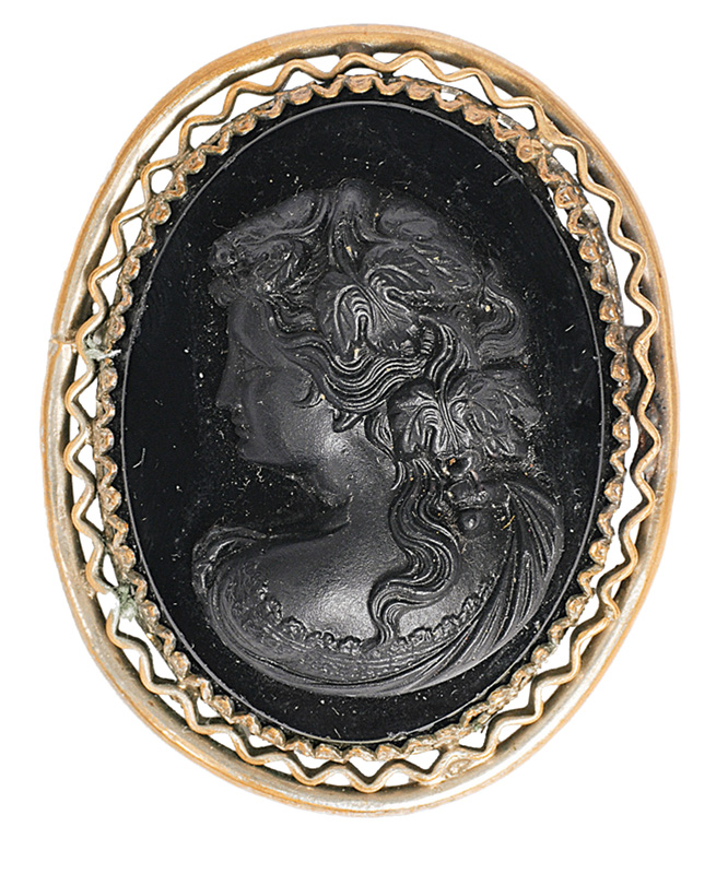 A set of 3 Art Nouveau cameo brooches