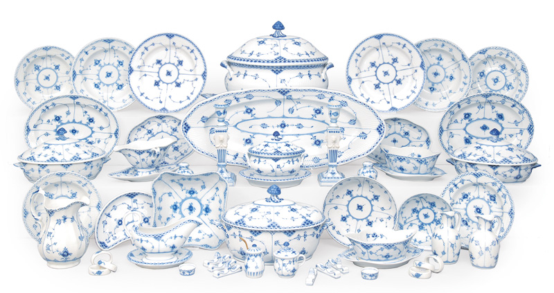 A large dinner service "Blue fluted"