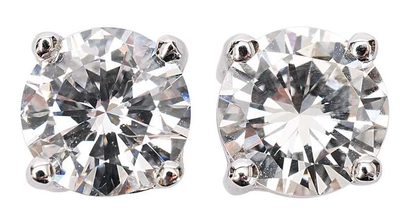 A pair of highquality solitaire earstuds
