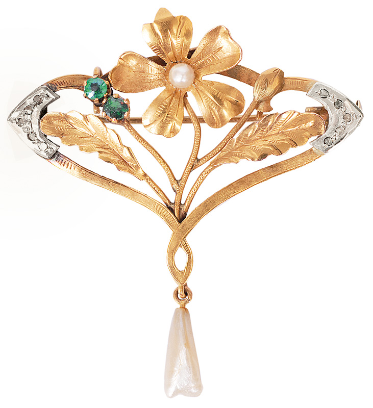 A small Art Nouveau brooch