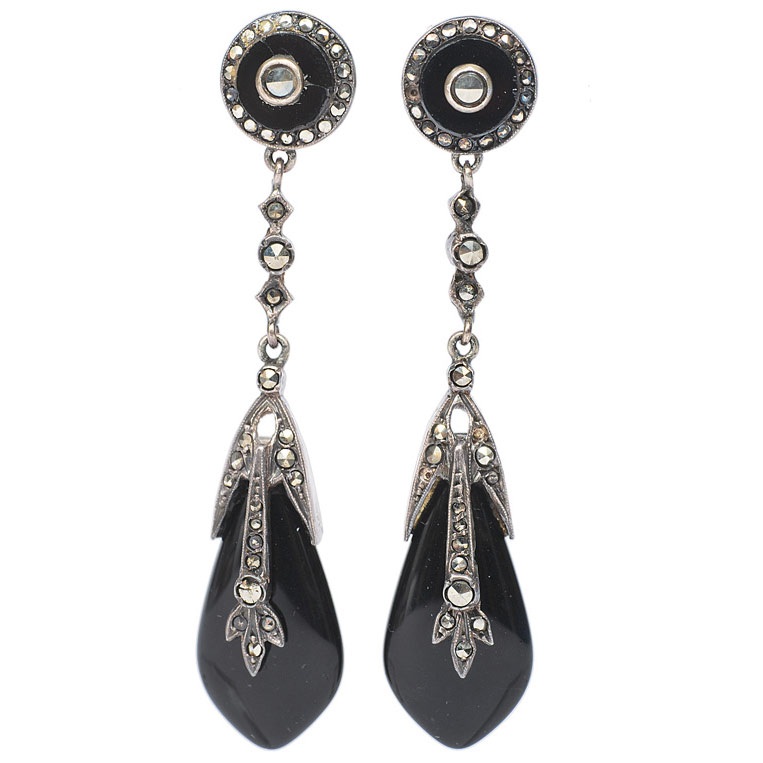 A pair of Art-déco onyx earpendants