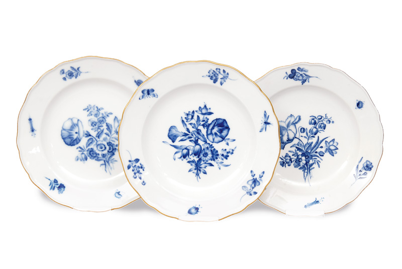 A set of 3 plates "Blue flower and insects"