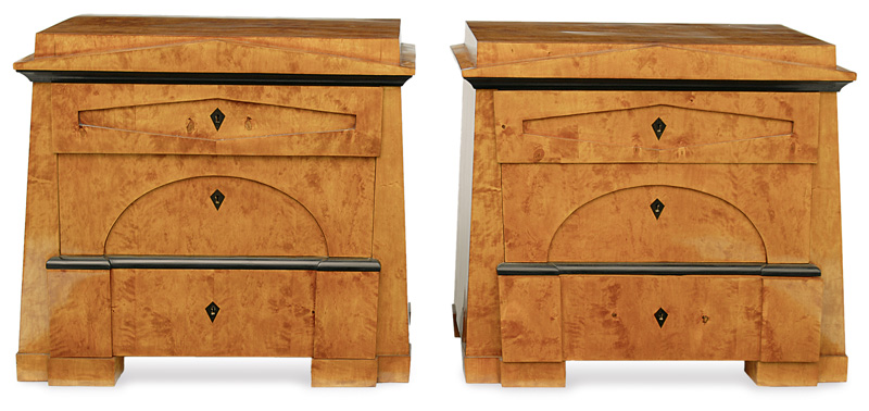 A pair of Biedermeier chest of drawers