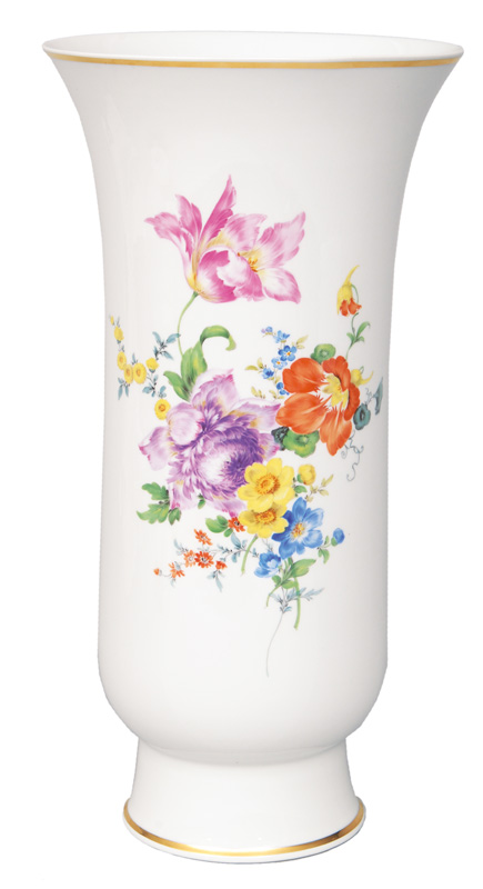 A trumpet-shaped vase with flower painting and gold rim