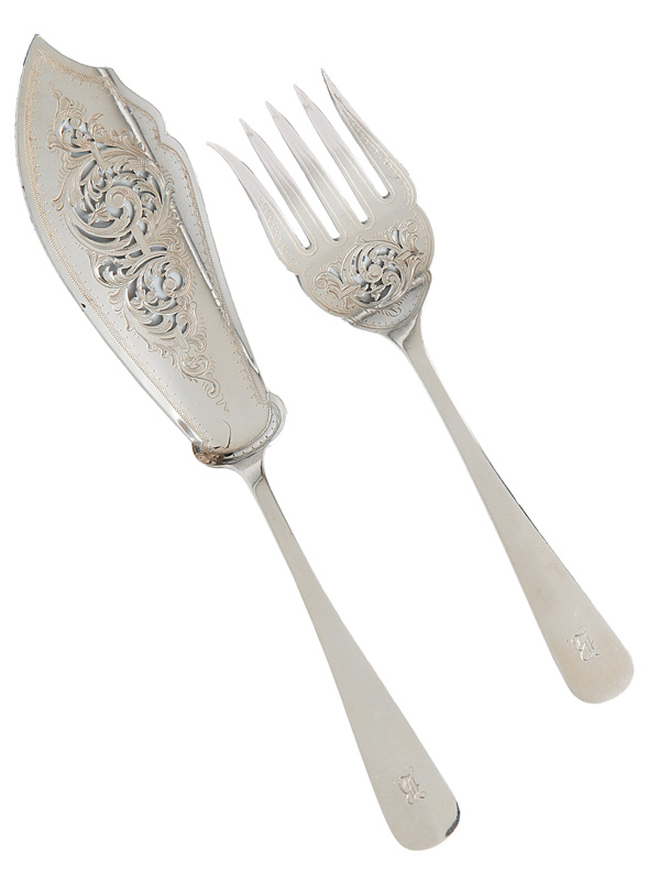 A fish serving cutlery