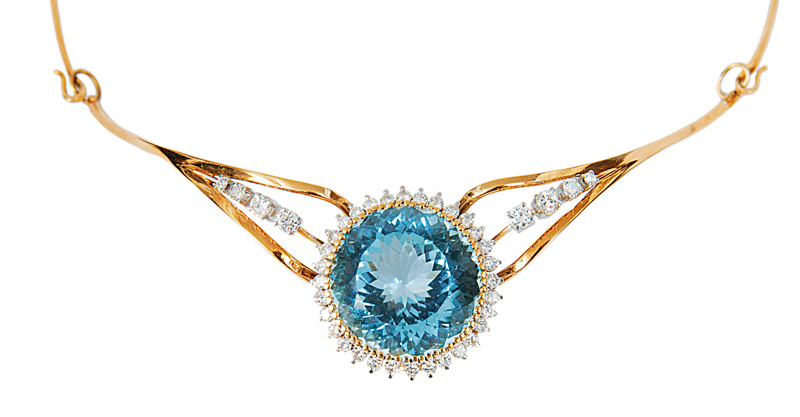 A splendid aquamarin with tiara ring and necklace