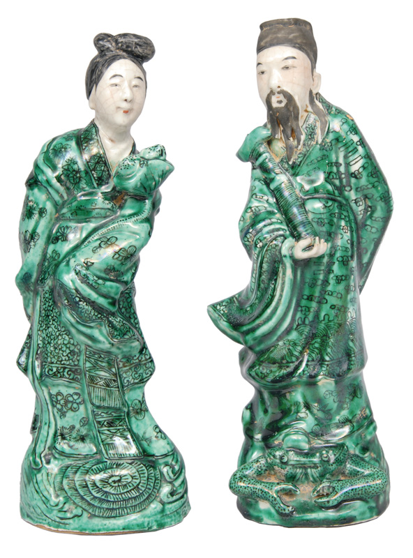 A pair of figurines "Couple with green dresses"