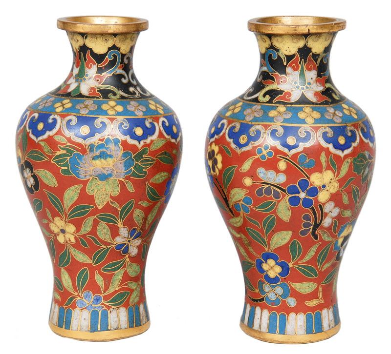 Paar kleine Cloisonné-Vasen mit Blumen-Dekor