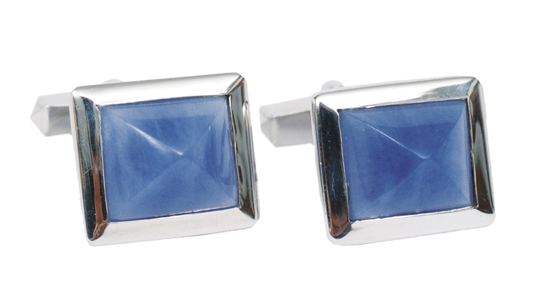 A pair of cufflinks with calzedon