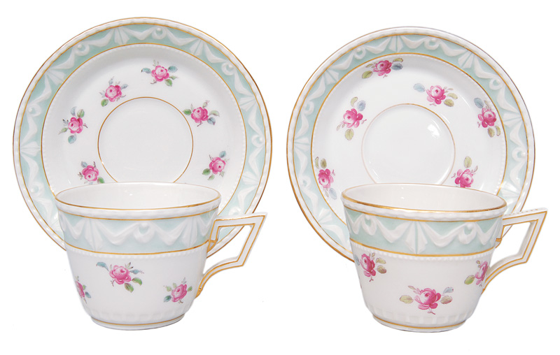 A pair of mocha cups "Kurland" with decor of roses