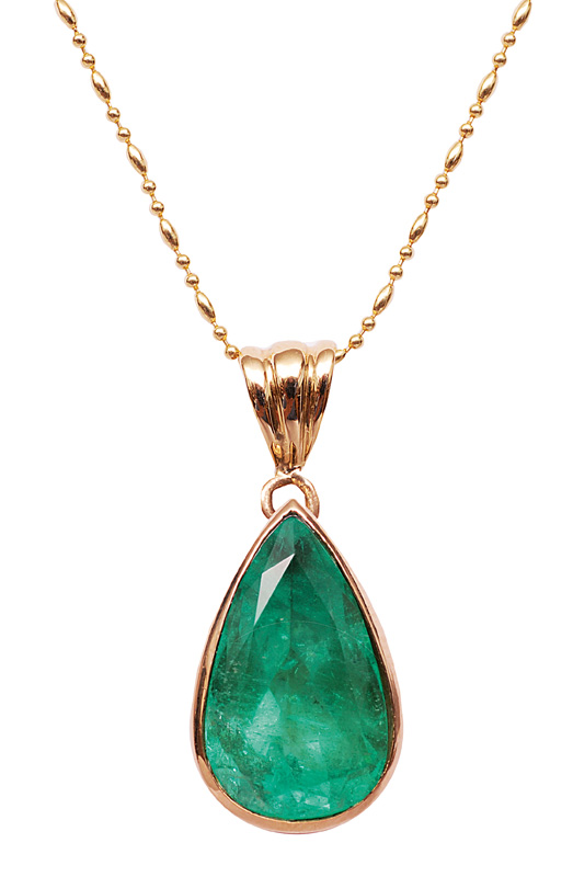 An emerald pendant with necklace