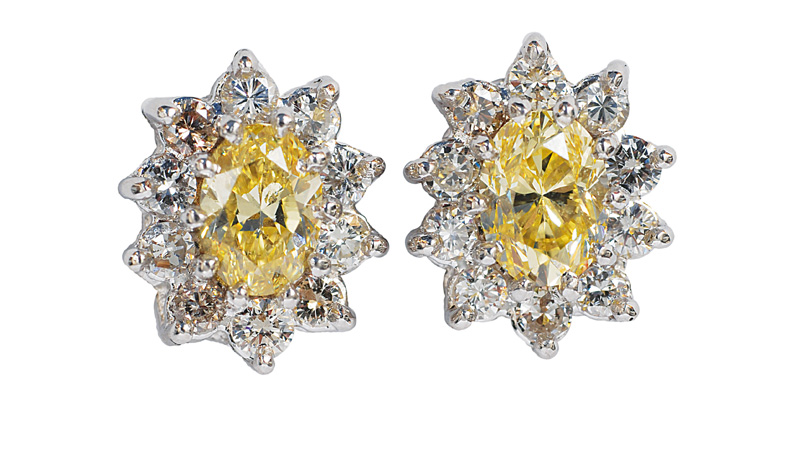 A pair of high quality diamond earstuds