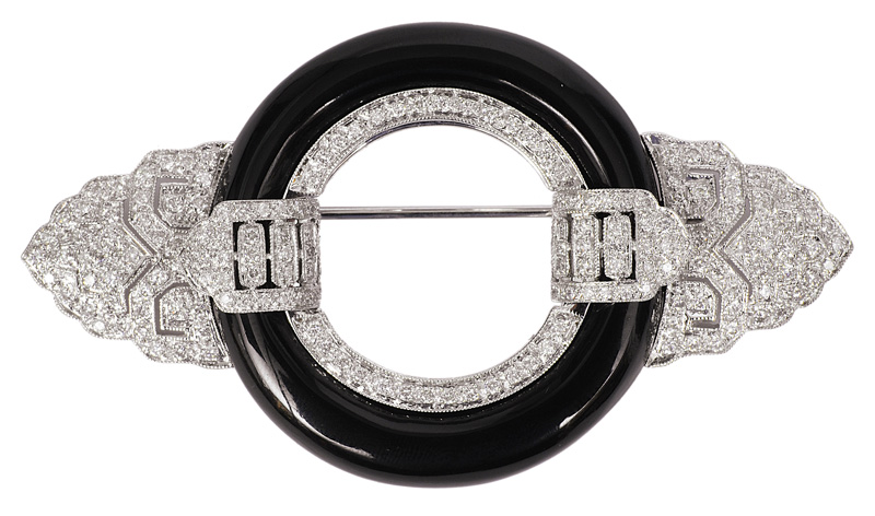 An onyx Art-déco brooch with diamonds