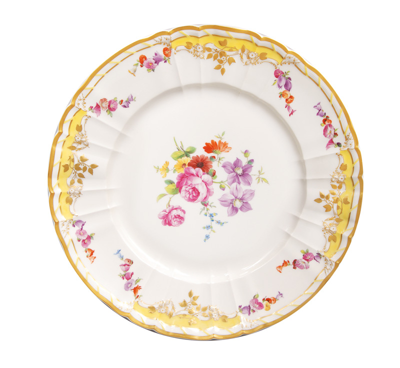 A plate of the yellow dinner service for the "Potsdamer Stadtschloß"