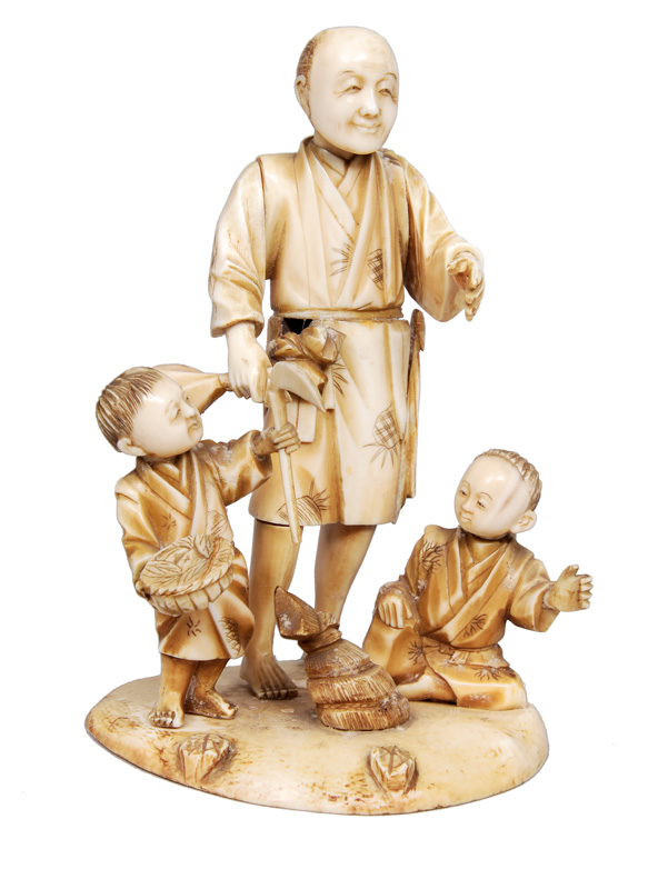 Okimono - Mann mit zwei Kindern