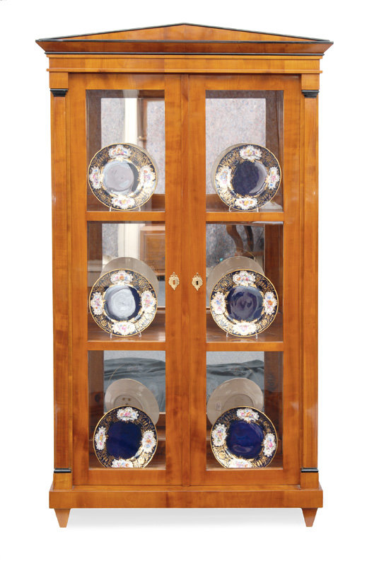 Elegante Biedermeier-Vitrine