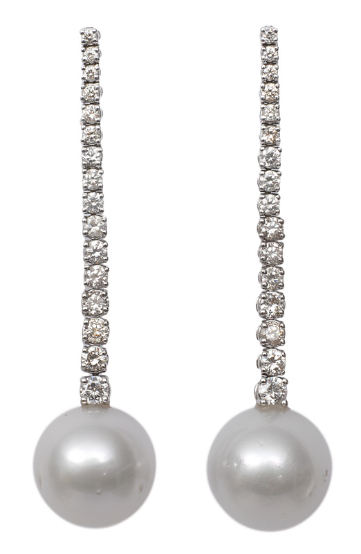 A pair of Southsea pearl diamond earpendants