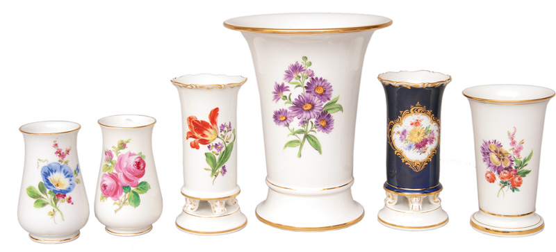 A set of 6 vases with flower painting