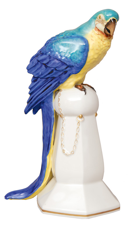 An animal figurine "Parrot"