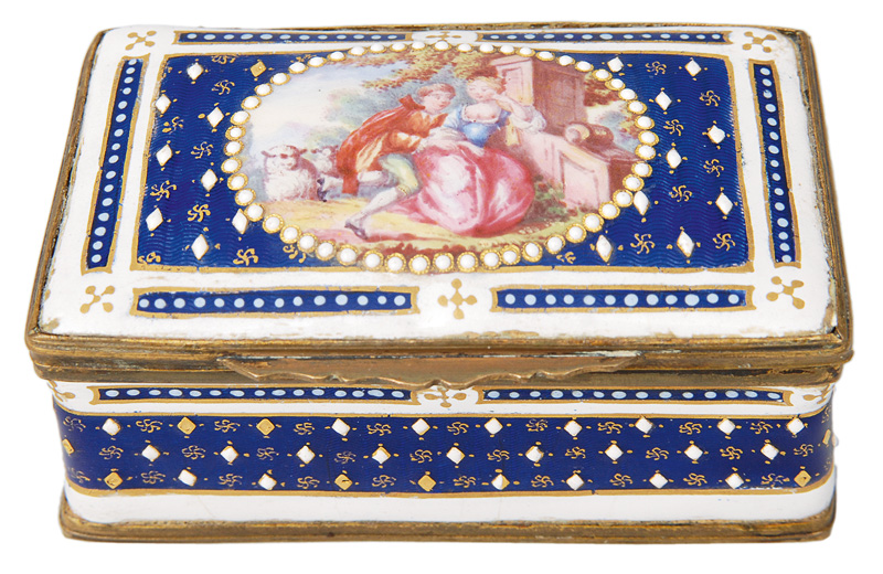 A snuff box with romantic scene