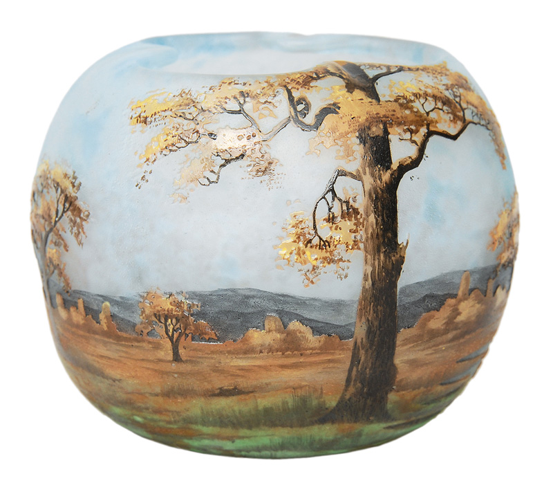 Daum Frères, gegr. 1875 Nancy - A spherical vase with painting of a landscape A spherical vase with painting of a landscape