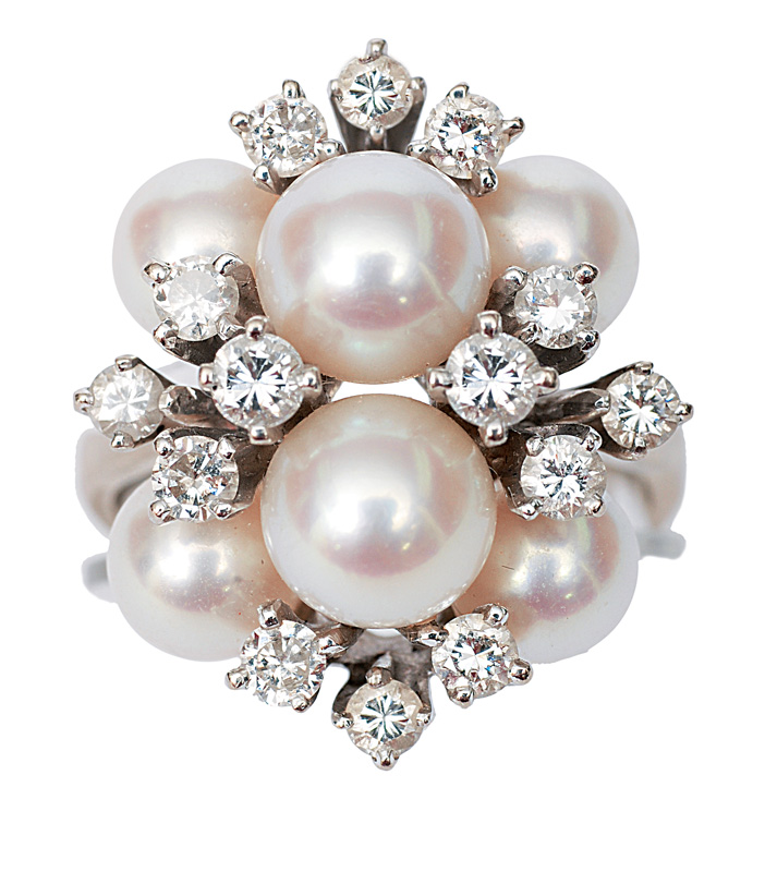 A diamond pearl ring