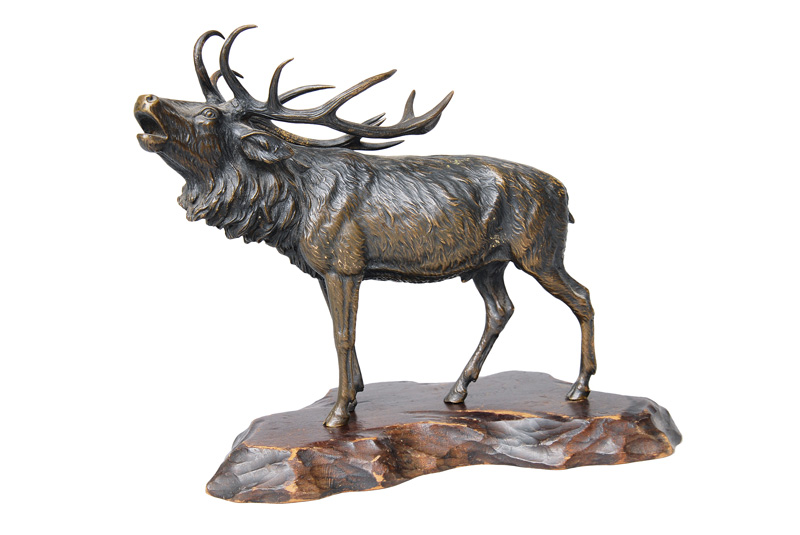 A bronze figure "Belling deer"