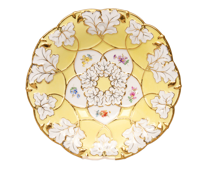 A flat bowl with gilded vine pattern