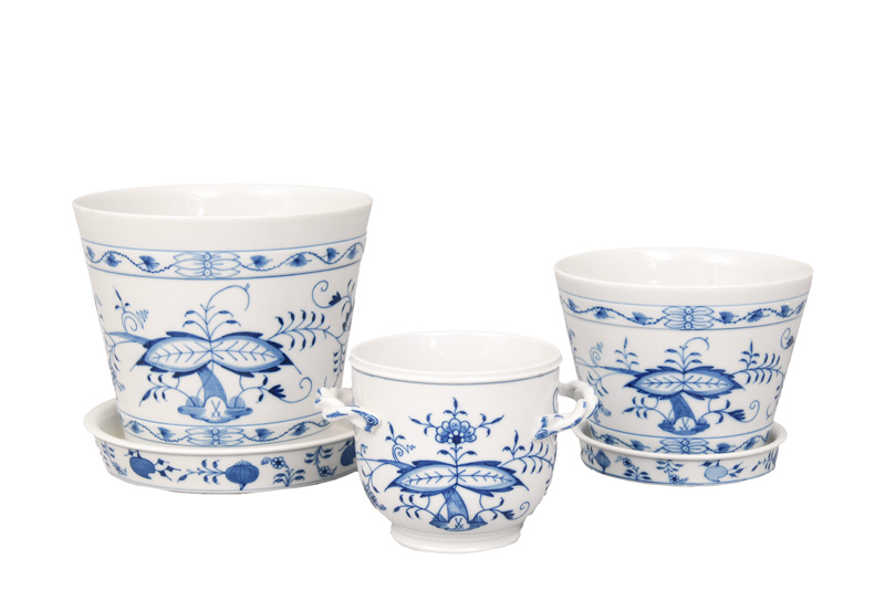 A set of 3 cachepots "Blue Onion"