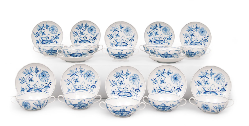 A set of 12 soup bowls "Blue Onion"