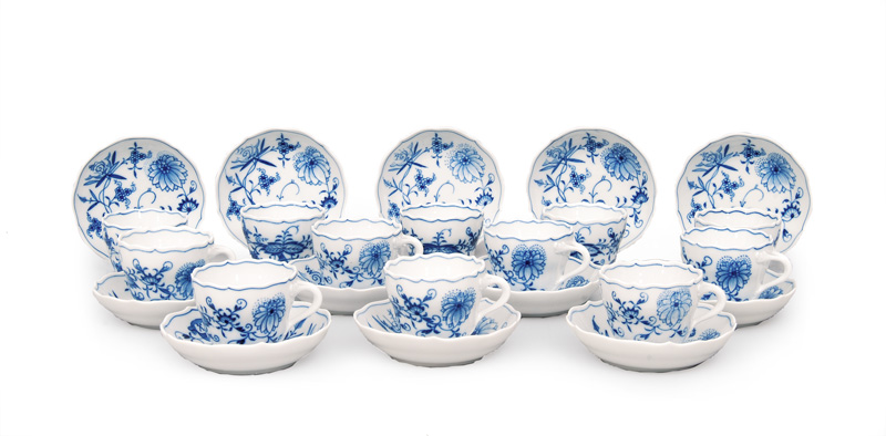 A set of 17 Mocha cups "Blue Onion"