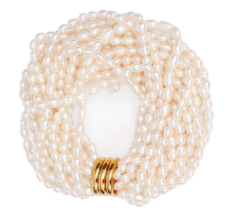 A pearl bracelet