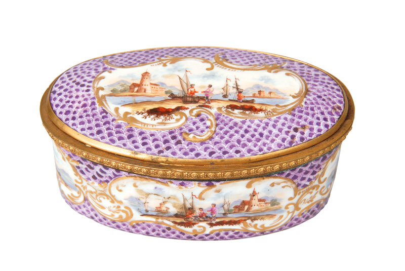 A rare snuff box with purple fond and Kauffahrtei scenes