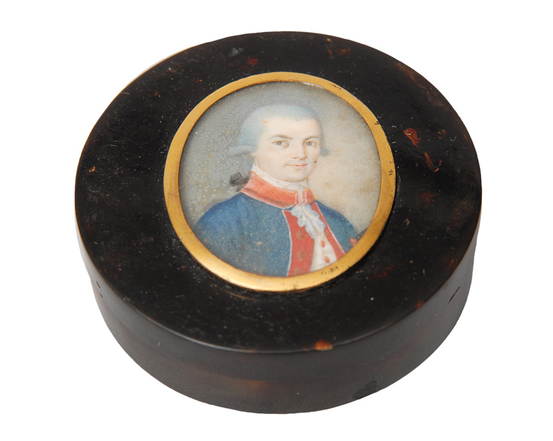 A tortoiseshell box with miniature portrait "Man in blue coat"