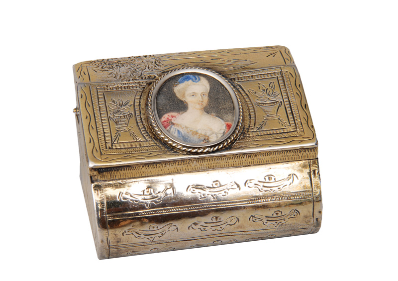 A gilded box with miniature "A courtly Rococo lady"