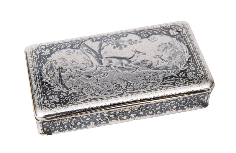 A fine niello snuff-box with scenery of deer chasing