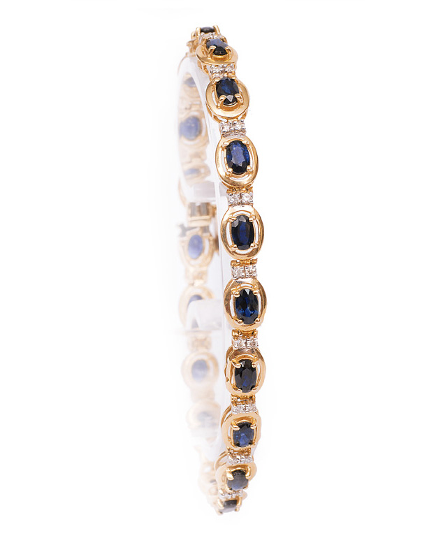 A petite sapphire bracelet