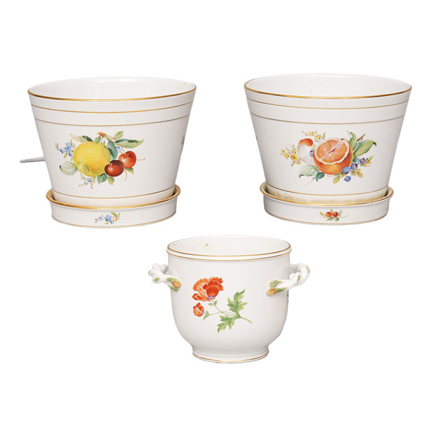 A set of 3 cachepots with fruit and flower painting