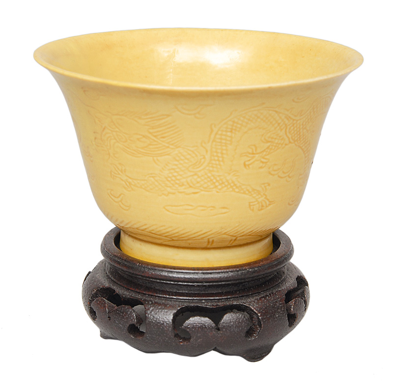 A vine bowl with fine dragon decor