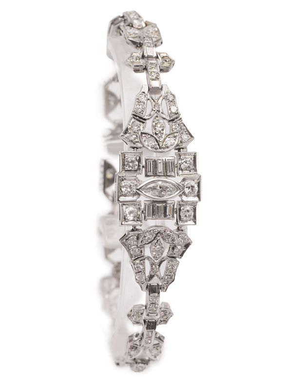 An Art-déco bracelet with diamonds