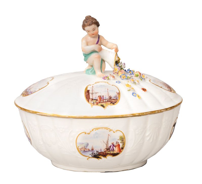 A cover tureen with Kauffahrtei-painting