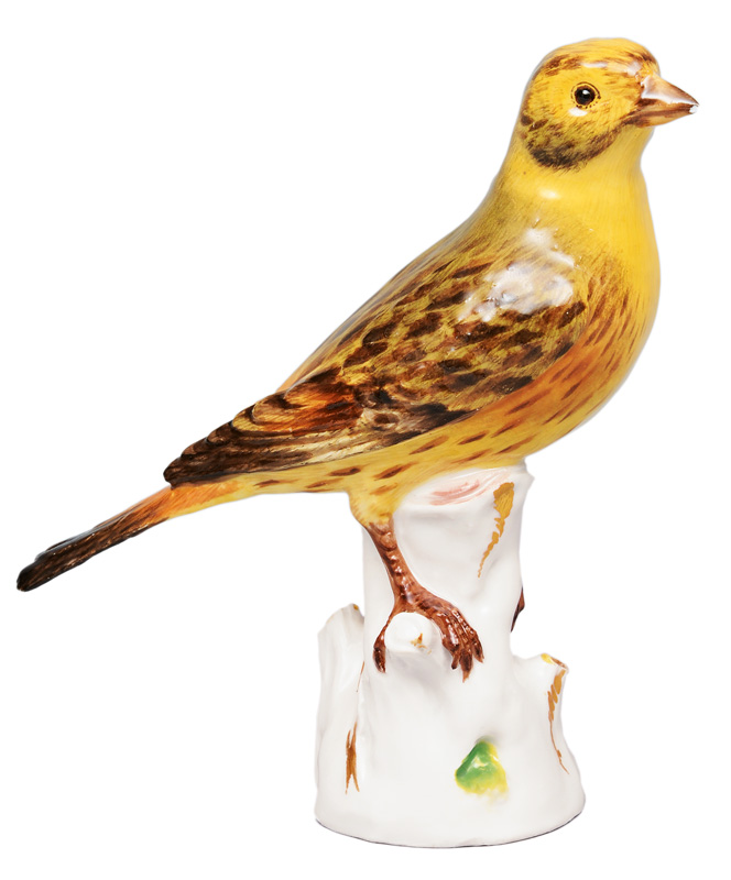 An animal figurine "Yellowhammer"