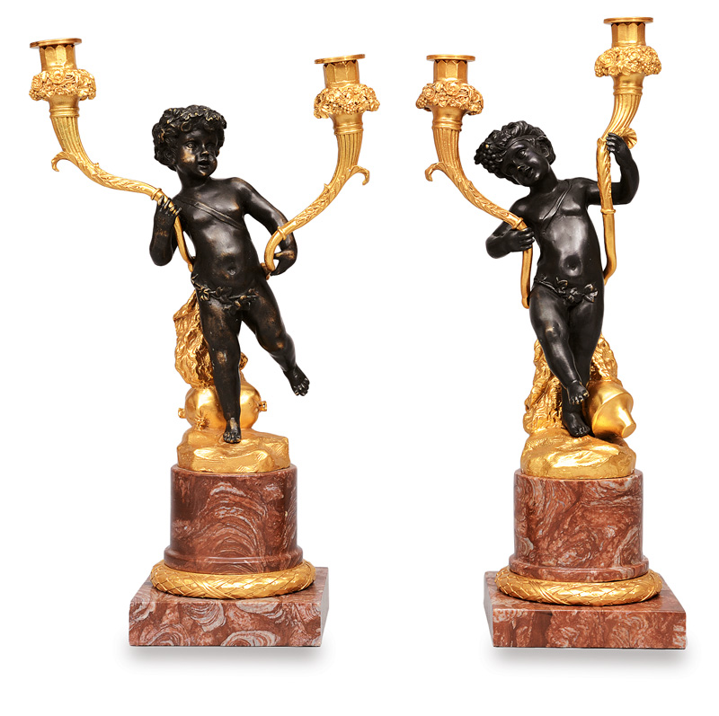 Paar elegante Girondolen mit Puttenfiguren