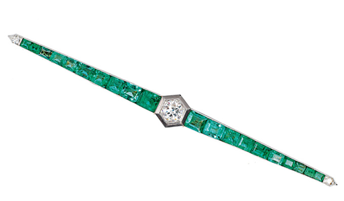 An Art Deco brooch with emeralds and diamonds