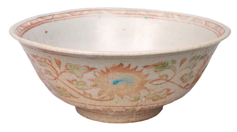 A Swatow-bowl with flower decoration